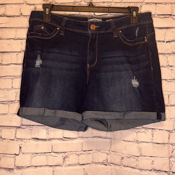 Wanna Betta Butt? Pants - Wanna Betta Butt? mid rise distressed jean shorts